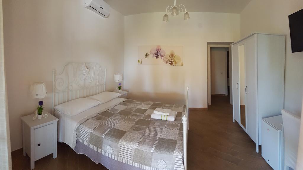 Bed And Breakfast La Corte Degli Ulivi Civitavecchia Δωμάτιο φωτογραφία